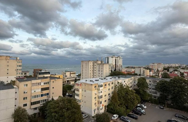 Rental of spacious 2-room apartments, 60 m², Faleza Nord, Constanța, Romania